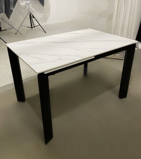 Стол CORNER 120 MATT WHITE MARBLE SOLID CERAMIC / BLACK, ®DISAUR в Надыме - nadym.mebel-74.com | фото